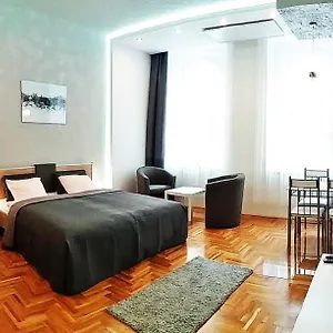  Apartament Unique Town Apartment. Clear Comfort. Węgry